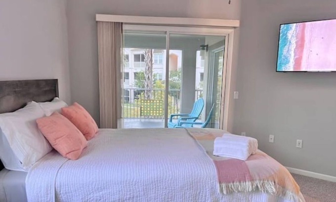 Ocoee Apartment | 2BD Apt+Lake/FountainView+Balcony, Resort Style Pool, Wi-Fi, Desk, Gym, Kitchen