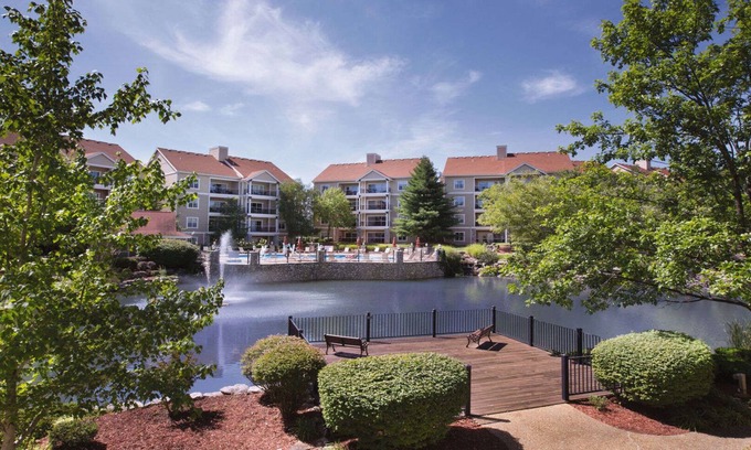 Table Rock Hotel | 2BD Deluxe/Branson - w/Pools, Barbecue, Gym!