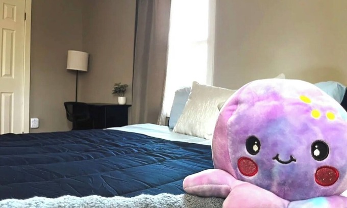 East Side House | 2Bd Home w No Extra Fees+Office Space+FULL Kitchen+Digital TV+Picture Wall+WD