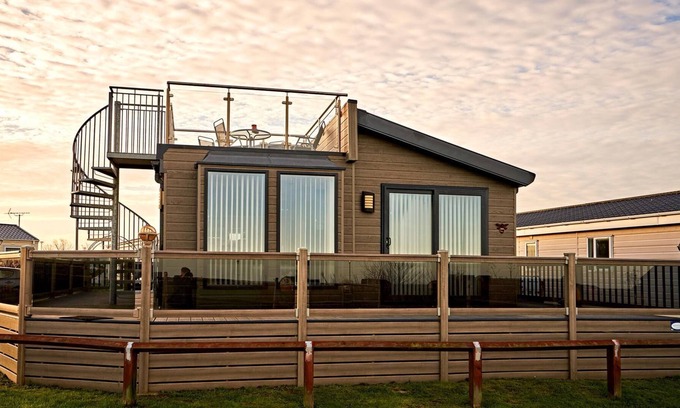 Swalecliffe House | 2BD Seafront Lodge Amazing views in Kent