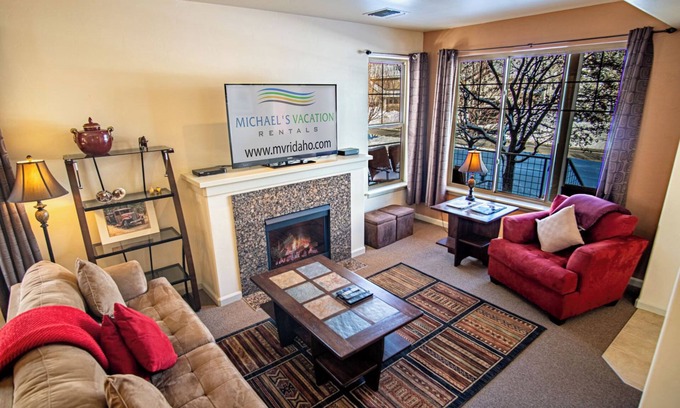 Hailey Condo | 2BD Sweetwater Condo - Community Park, Pool + Hot Tub