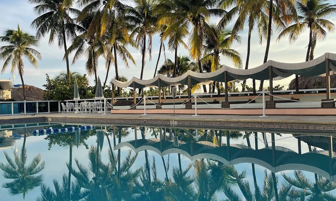 La Gorce Apartment | 2bd2bth Partial Ocean view Ste w/balcony, Pool, nearby dining, beach access