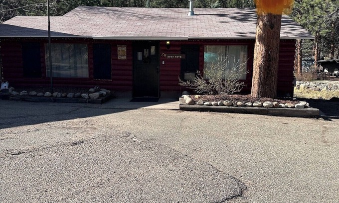 Drake Cabin | 2bed 1bath unit with deck and hot tub, on the river 5 min to Estes park