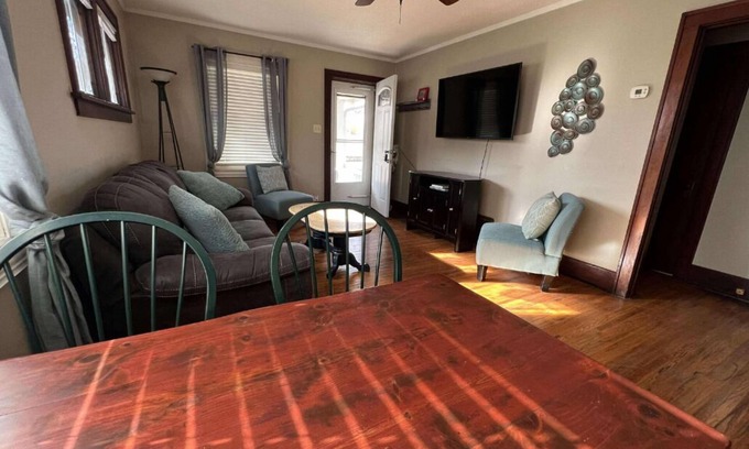 Sioux Falls House | 2Bed 1BathHouse|Wshr+Dryer|Safe Neighborhood