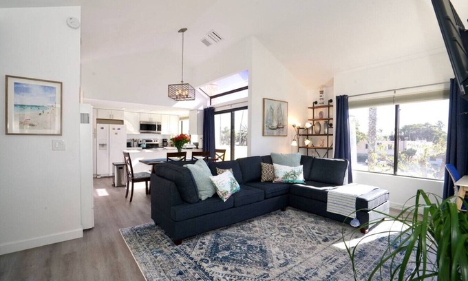 Crown Point Apartment | 2Bed 2Bath APT walking distance to BEACH and BAY i