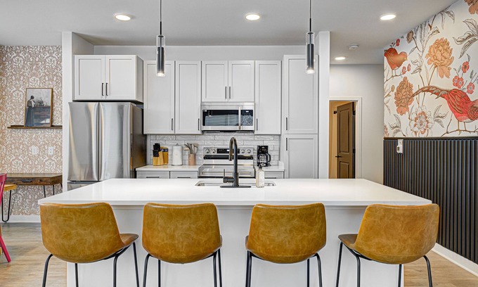 Noblesville Apartment | 2BED/2BTH - KING/QUEEN BEDS - CARMEL/FISHERS/NOBLESVILLE GRAND PARK