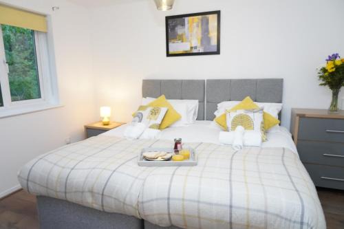 West Ham Apartment | 2BedRm-4guests-Parking-NearStation