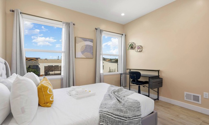 Excelsior Apartment | 2BR 2BA in Excelsior District w Parking