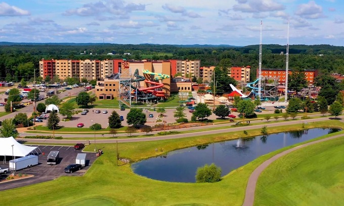 Wisconsin Dells Resort | 2br 2ba Penthouse at Chula Vista, large in-unit hot tub! Close to Downtown!