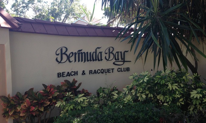 Bayview Condo | 2BR 2BA Upstairs Unit on Private Beach!