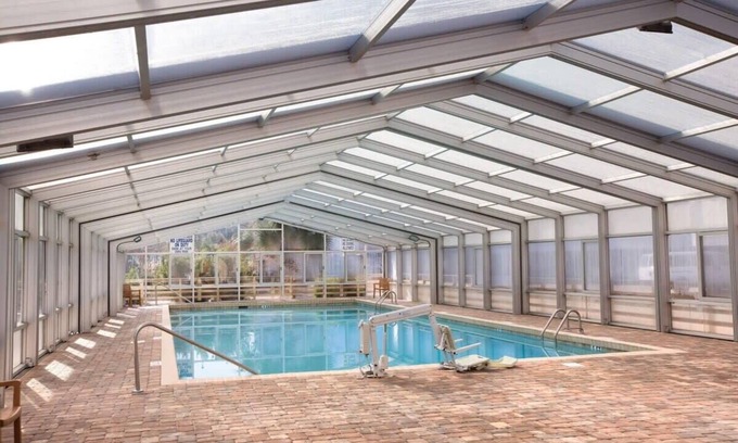 Ocean Ridge Condo | 2BR Coastal Retreat w/Balcony at Ocean Ridge