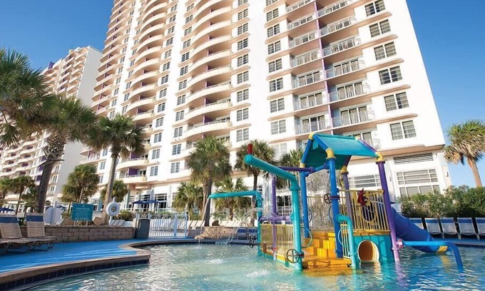 Daytona Beach Hotel | 2br Deluxe Unit-Beach, Lazy River & Near Nascar!