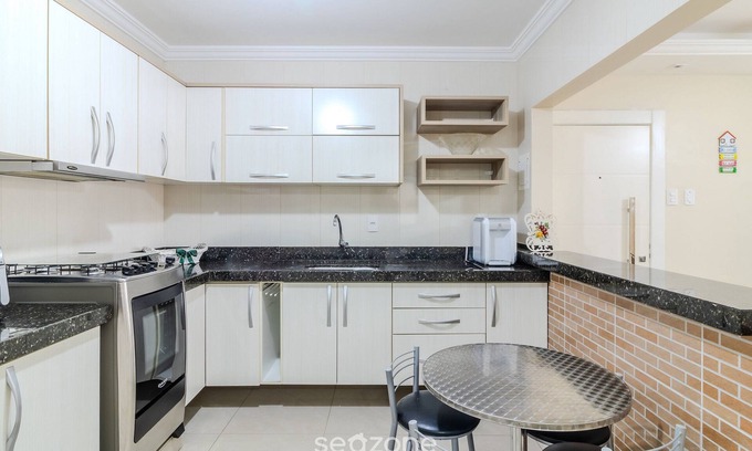 Centro Apartment | 2BR Full apt Beachfront Ese0102