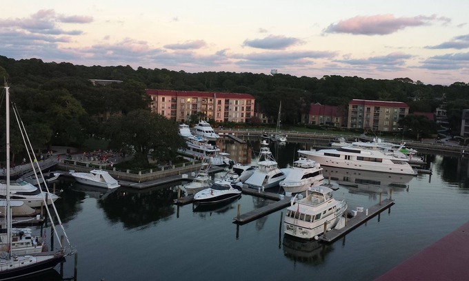 Harbour Town Resort | 2BR Hilton Head Villa (Harbour Town) July 4 getaway for family & friends.