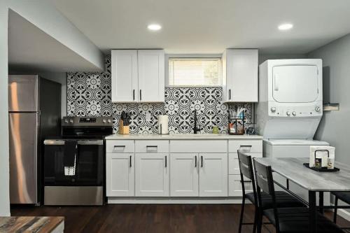 Blue Springs Apartment | 2BR Home KC Stadiums Great Location I-70