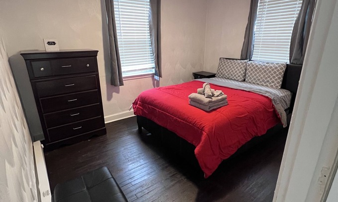 Norfolk Apartment | 2BR Mahogany Apt Near Downtown Norfolk