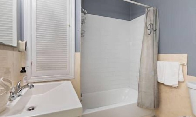 Aurora Apartment | 2BR+Office Apt. Near Metra, I-88 & Naperville