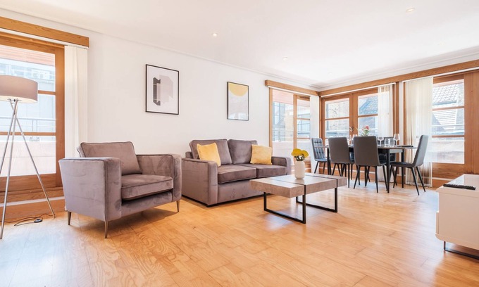 The City of London Apartment | 2BR Penthouse with Terrace in the Heart of Holborn