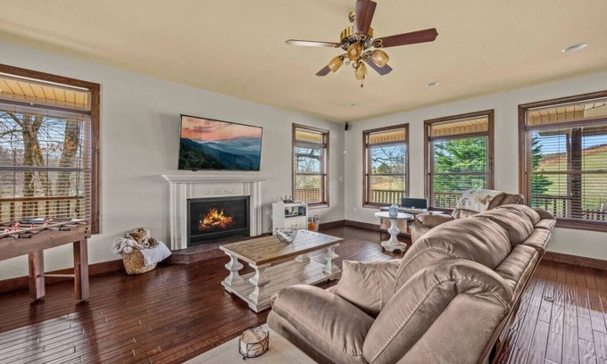 Rutledge House | 2BR Riverfront Cottage w/Fireplace | Pet Friendly!