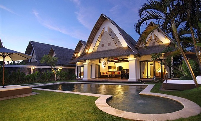 Nakula Villa | 2BR Villa in the center of the lively Seminyak - Traditional Balinese vibes!