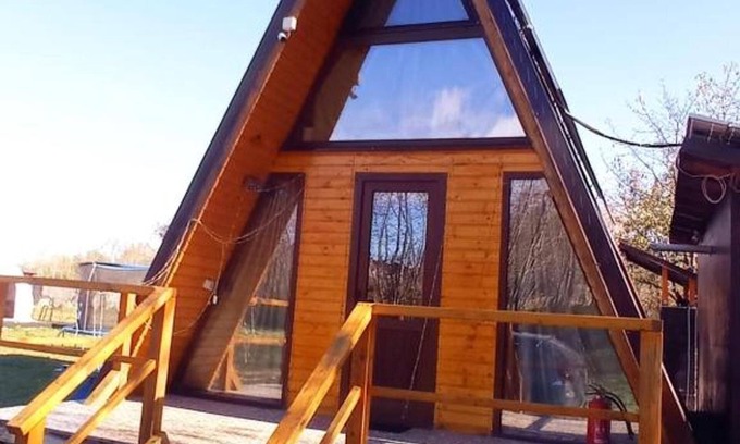 Bran Cabin | 2brcabin-fireplace-hottub-sauna-skiresort