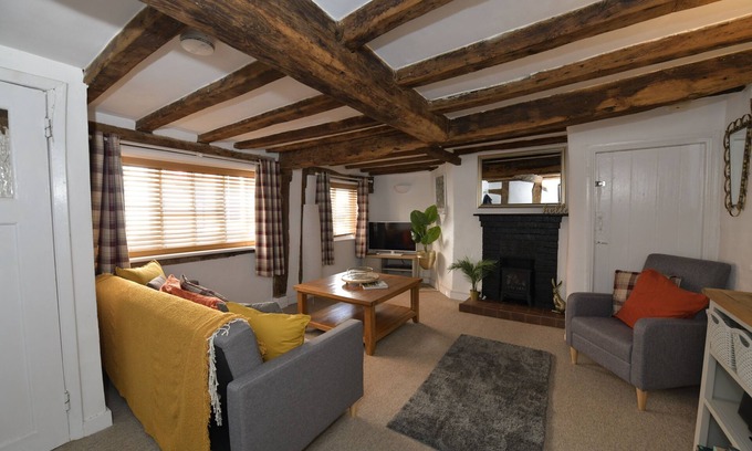 Shrewsbury House | 2min walk to Shrewsbury town centre. Sleeps 6 - historic townhouse, free parking