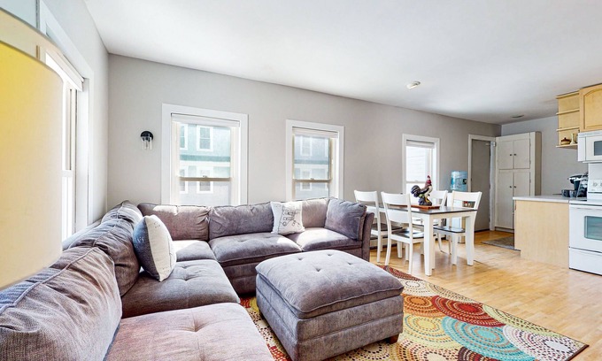 Proctorsville House | 2nd-floor condo near Okemo Mtn with streaming, WiFi, partial AC, & full kitchen