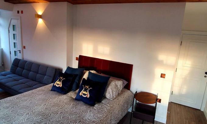 Islington Hotel | 2nd floor deluxe large jacuzzi ensuite - Angel, N1