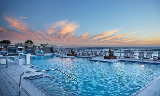 East Daytona Hotel | 2x City View 2Q w/Balcony at Hard Rock Hotel Daytona Beach