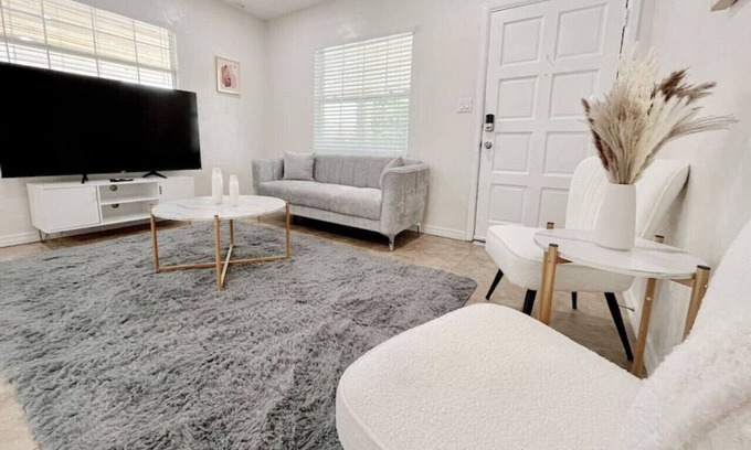 Virginia Park House | 3/2 Centrally located in Tampa!