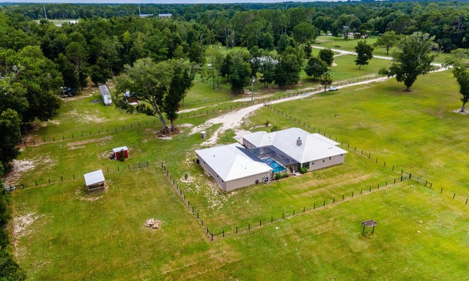 Ocala House | 3/2 updated pool home that sleeps 8 about 5 minutes from WEC