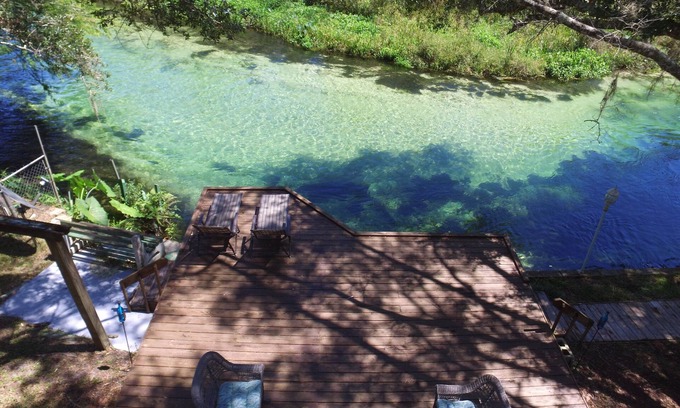 Spring Hill House | 3/3 ON WEEKI WACHEE RIVER