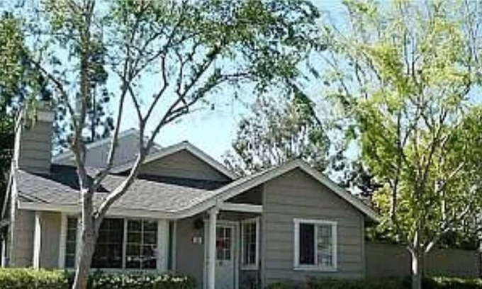 Woodbridge House | 3 Bd 2 Bath Townhome in Woodbridge, Irvine