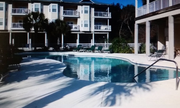 Suwannee Condo | 3 BDR 2 BTH Condo Gulf Coast View Pool Marina Seafood Scalloping