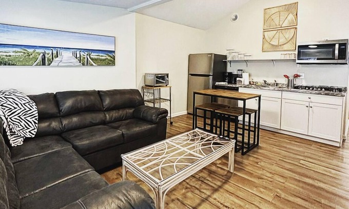 Geneva-on-the-Lake House | 3 BDRM Bungalow Sleeps 6 In The Heart of GOTL