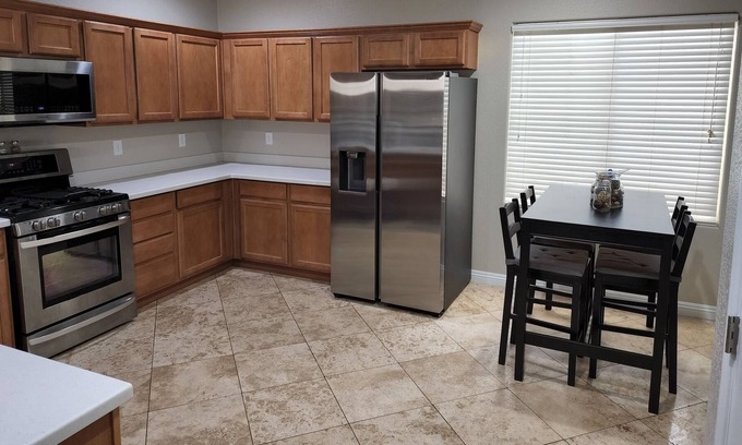 Henderson House | 3 Bed 1 Story - Close to Strip and Airport