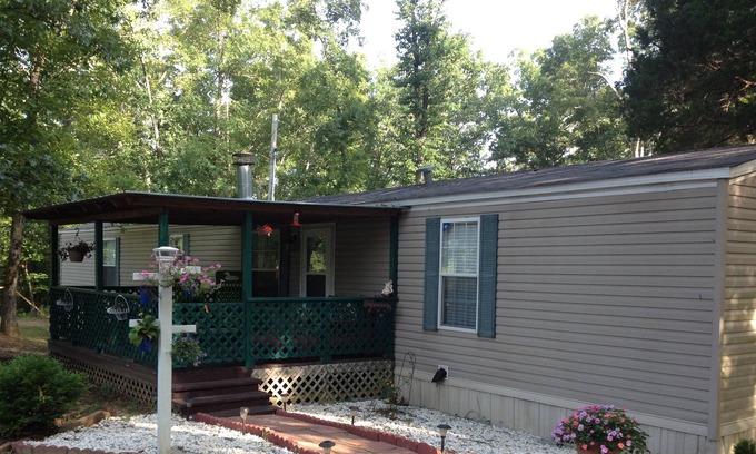 Tumbling Shoals House | 3 Bed/ 2 Bath About a Mile from Old Hwy. 25 Boat Ramp