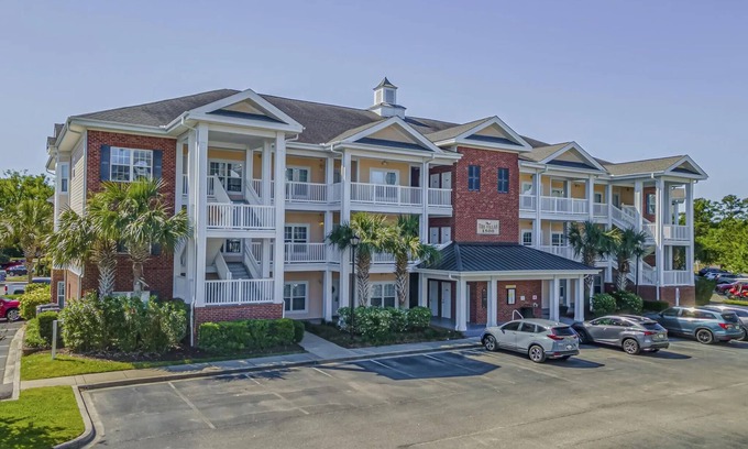 Garden City House | 3 bed 2 bath Condo, 1 mile to Beach, Sleeps 8 2X Pools, Golf, Gym, Elevator