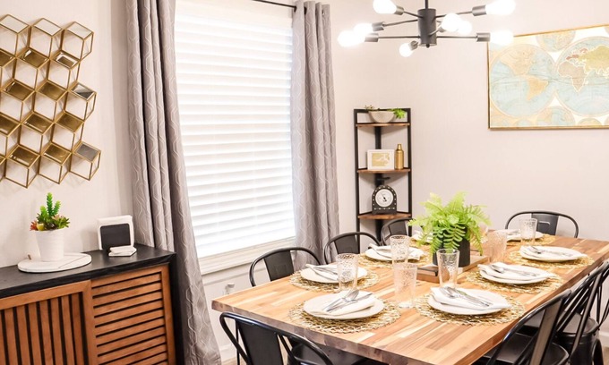 Bethel Heights House | 3 bed, 2 bath Luxury Home- SteamPunk Station close to everything!