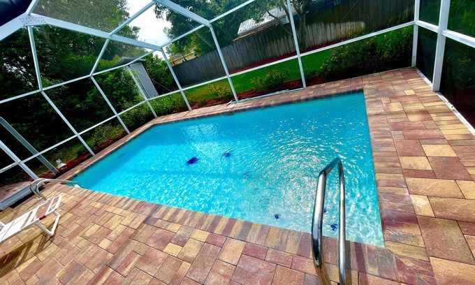 Spring Hill House | 3 Bed ~ 2 Bath~ Pool ~ Wifi ~ Pets Welcome ~Optional Heated Pool ~SS Barbecue