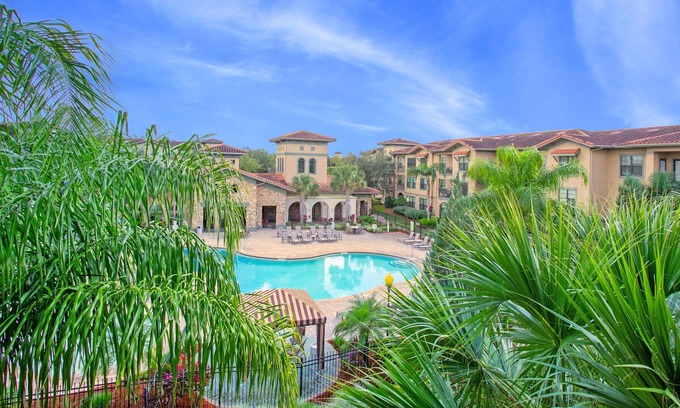 Wellington Condo | 3 Bed 3 Bath Pool View High End Corner Apartment