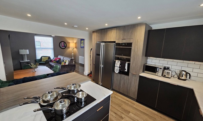 Oxton Apartment | 3 Bed Apartment 10 mins from central Liverpool