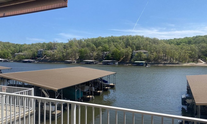 Camdenton Condo | 3 bed condo, Lochaven, elevator, close to the pool at the 31 mm - best COVE!