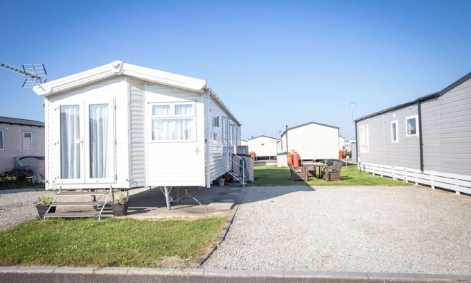 Isle of Grain House | 3 bed Cosy Caravan for up to 5