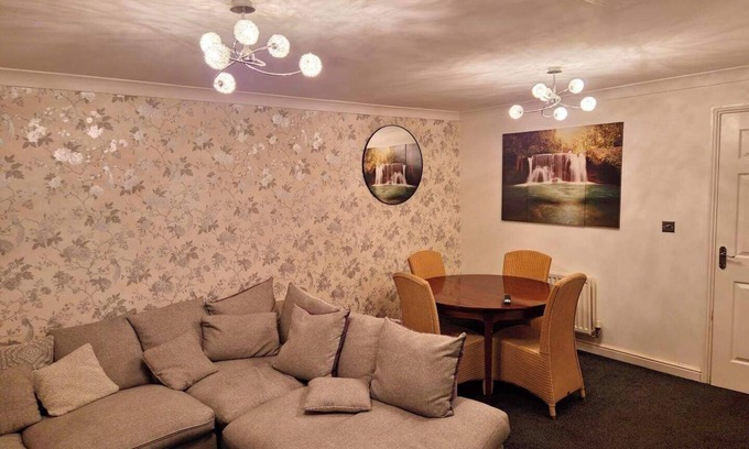 Maidstone House | 3 Bed house - Sleeps 6 - Parking - Wifi