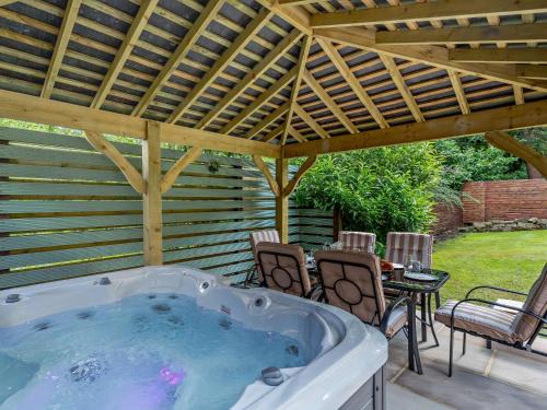 Harrogate House | 3 Bed in Harrogate 92158