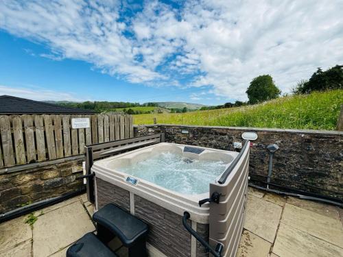 Ingleton House | 3 Bed in Ingleton 93212