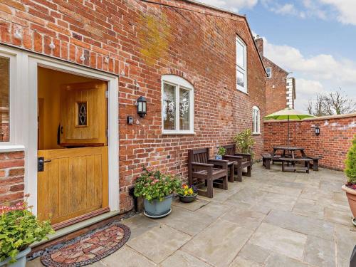 Whitchurch House | 3 Bed in Whitchurch 73192