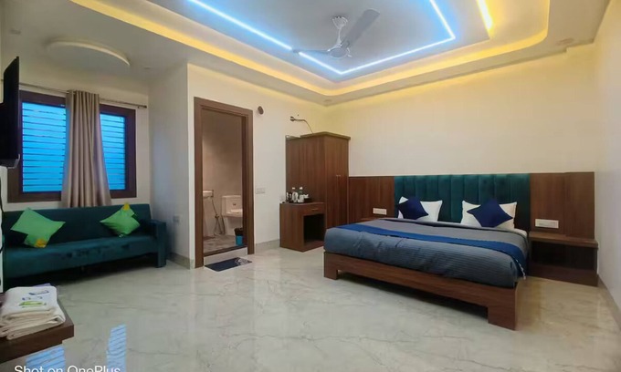 Agra Bed & Breakfast | 3 Bed Rooms Stay for 9 Guest