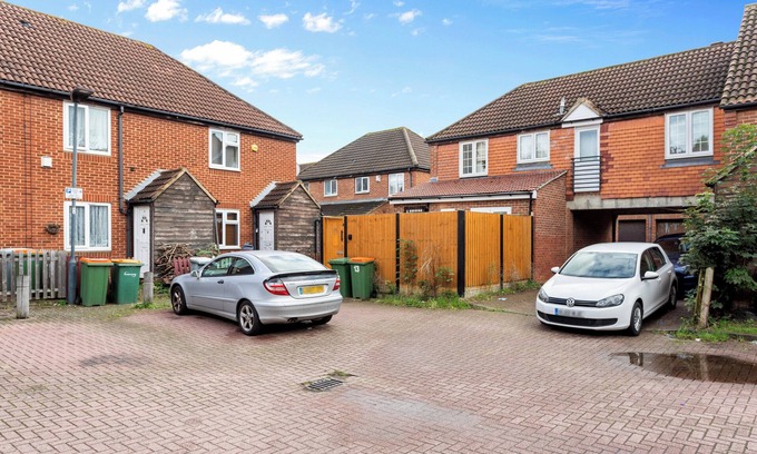 Newham House | 3 Bed, Sleeps 6, Free Parking, Wifi